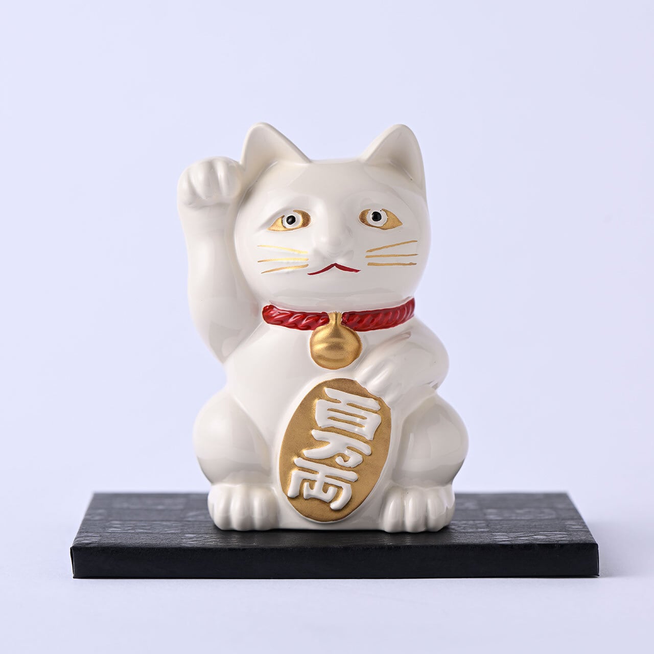【銀雅堂】開運厄除け 招き猫(白漆)